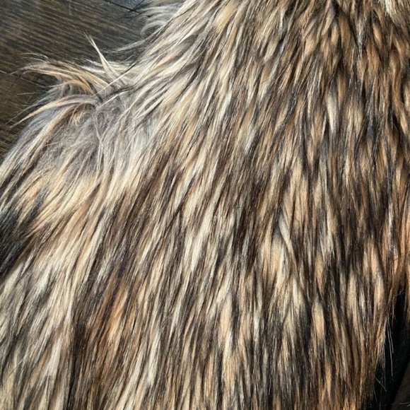 Talula for Aritzia vegan fur vest Size XS - Picture 2 of 12